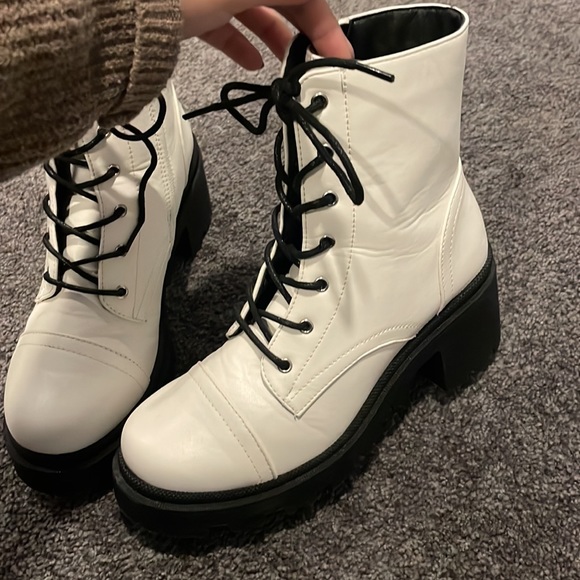 White Boots - Picture 2 of 4